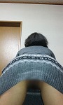 オナニー画像 女 2149番。ゆぅゆの「後ろからチラリ！」。サムネイル。